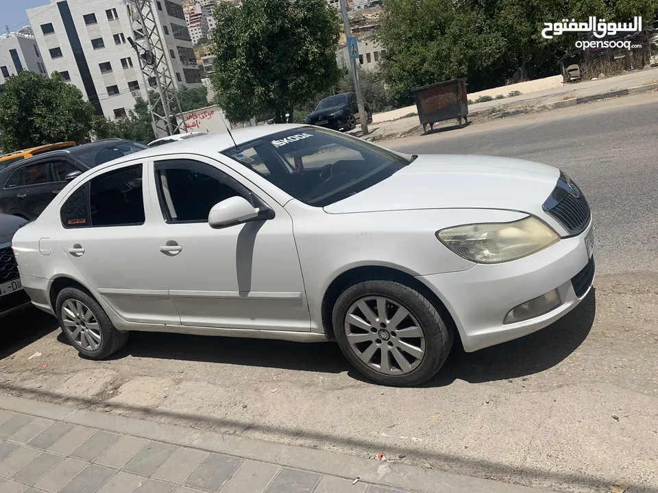 سكودا بيضاء 2012