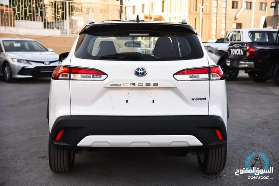 مواصفات فاخرة Toyota Cross 2023