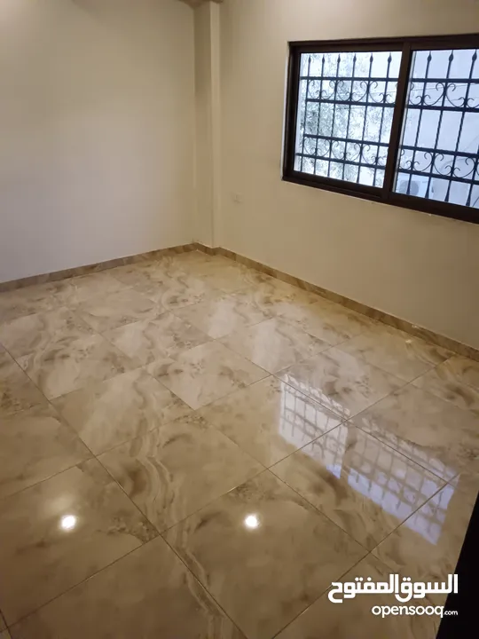 عمارة ثلاث طوابق للبيع في المنارة بسعر لقطة