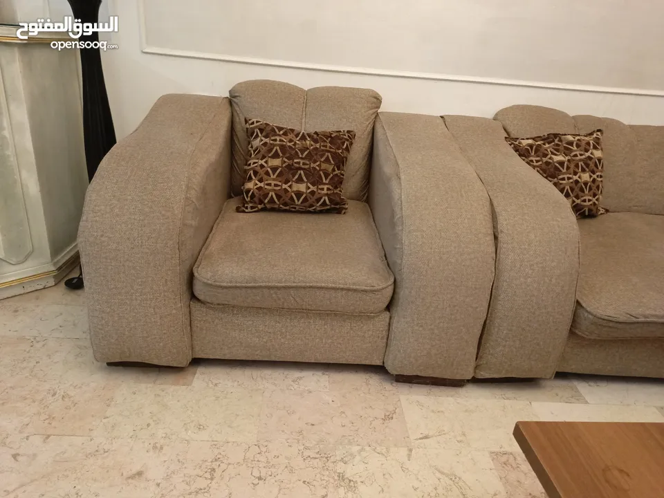 طقم كورنر 7 مقاعد مع طاولة و 3 طاولات سيرفس