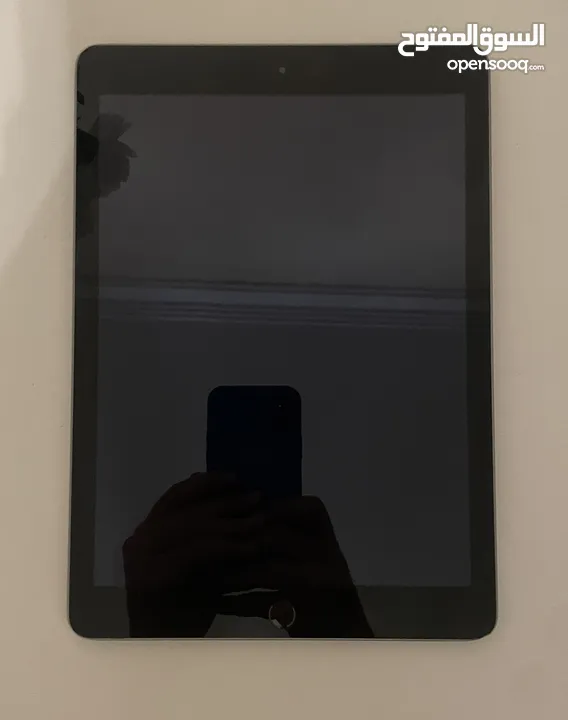 Apple iPad 9.7" 5th Gen (2017) - 32GB - Wi-Fi