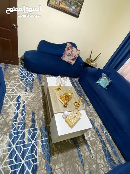 طقم كنب وطاولات وسجاده للبيع