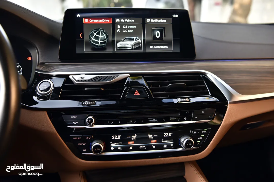 بي ام دبليو الفئة الخامسة بلج ان هايبرد 2019 BMW 530e Plug In Hybrid