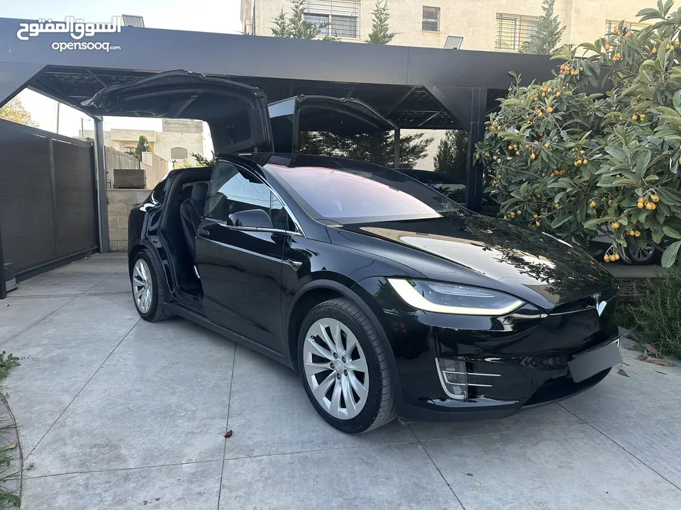Tesla Model X وارد الشركة مميزة جدا
