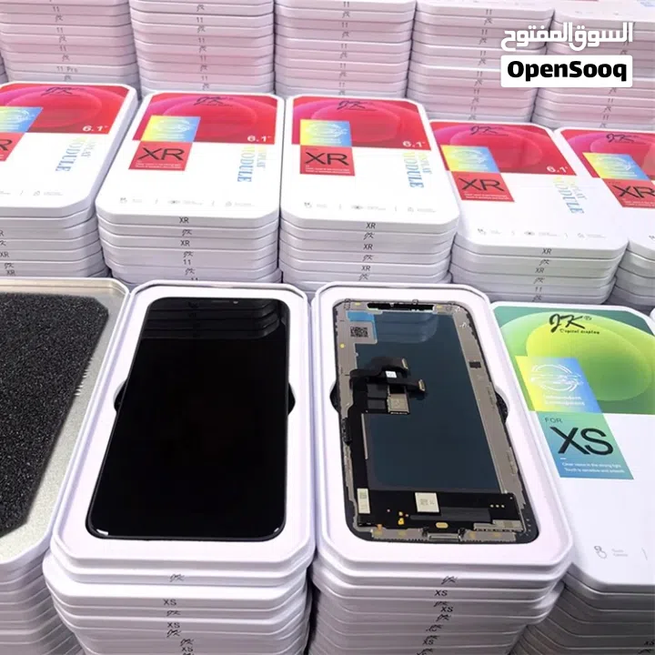 خدمة تصليح الهواتف و الايباد  متوفر شاشات وجميع قطع الغيار بأسعار الجملة ضمان على جميع الخدمات