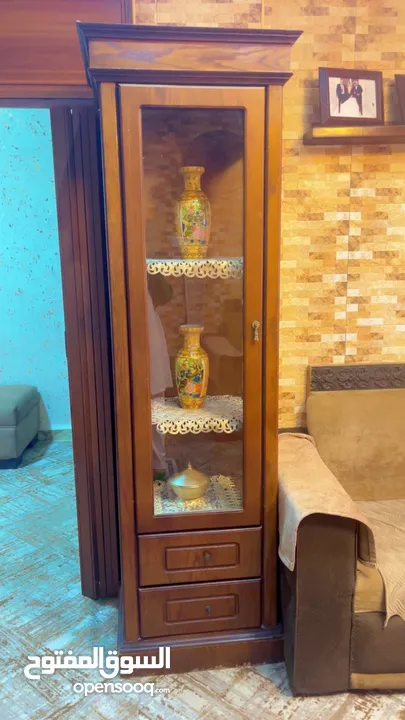 خزانة احذية حشب لامينيت وفضية خشب زان مستعملات استعمال بسيط بحالة الوكالة