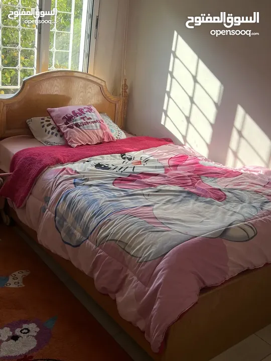 سرير مفرد مع الفرشة