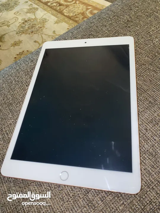 ايباد 8 32 GB بحالة ممتازة ipad 8