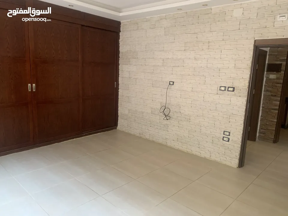 شقة للاجار خلف الجامعه الاردنيه قريبه من جامعة الاميره سميه