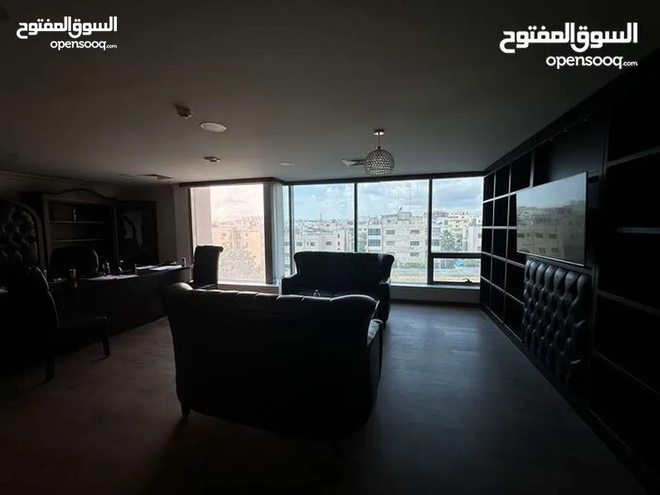 مكتب مميز وجاهز وذو اطلالة جذابة في منطقة حيوية