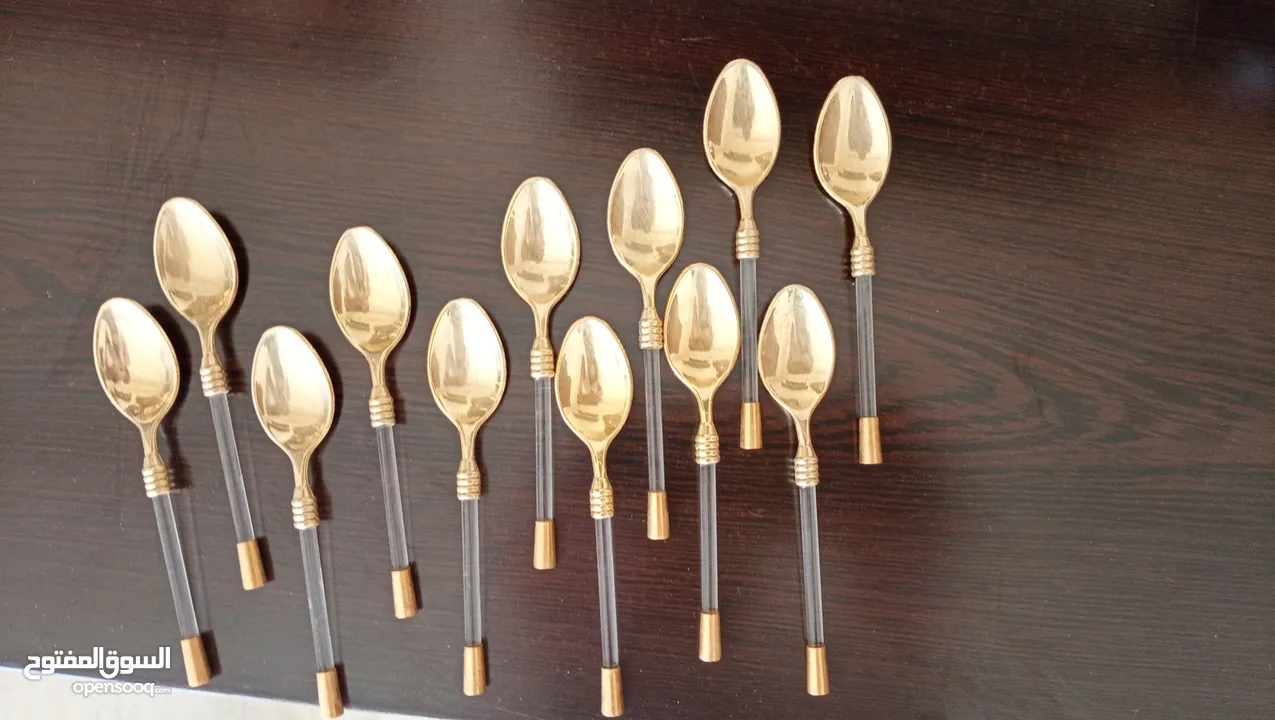 gold-plated set of teaspoons