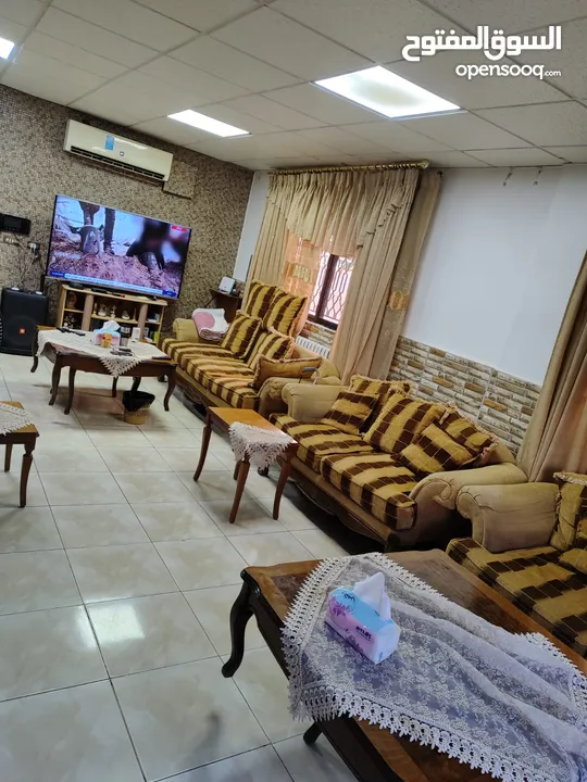 منزل للبيع موقع مميز و اطلاله مميزه و محدث بالكامل