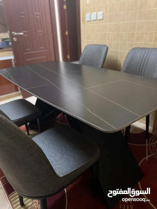 4 seater Dining Table in excellent condition