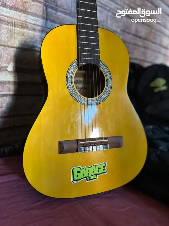 جيتار legend شبه جديد مع شنتة ونضيف موديل CG155YN خشب اصلي وفريت بورد نضيفة جديدة