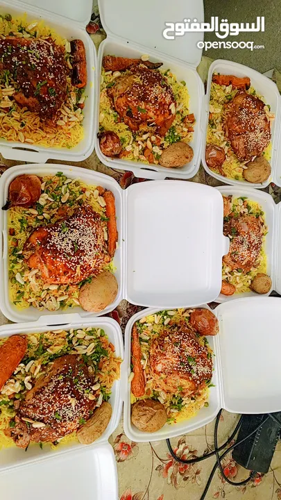 وجبة عائلية تكفي لأربع أو خمس اشخاص