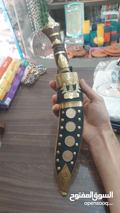 شبريه نيبال  طول 30سم تقريبا وزنها ممتاز                              ..........