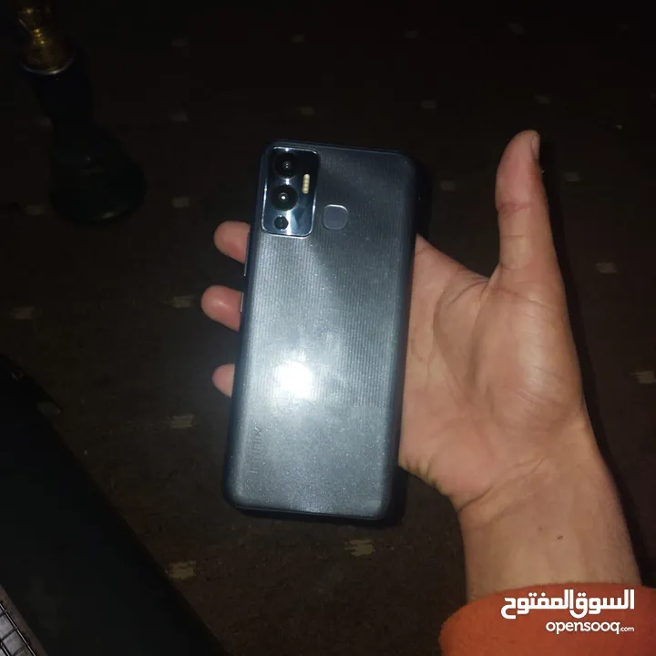 اينفنكس هوت 12بلاي  64 جيجا. 5رام الجهاز بصمه اصبع بطاريه 6000 عملاقه بتقعد 2يومين  الشاشه كبيره