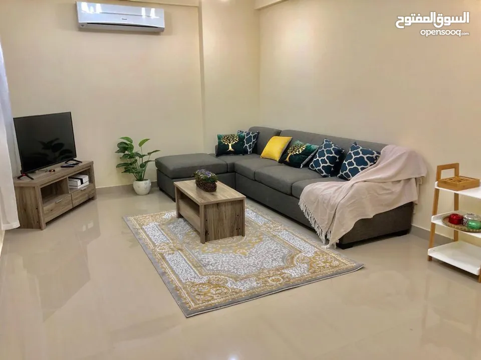 شقة مؤثثه للإيجار في القرم  2BR furnished flat for rent in Qurum