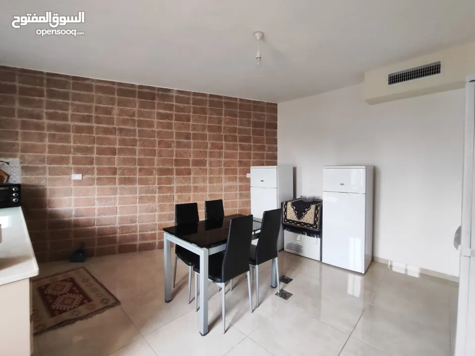 روف مفروش مع إطلالة مميزة للإيجار – بيتونيا  دوار الفواكه على الشارع الرئيسي