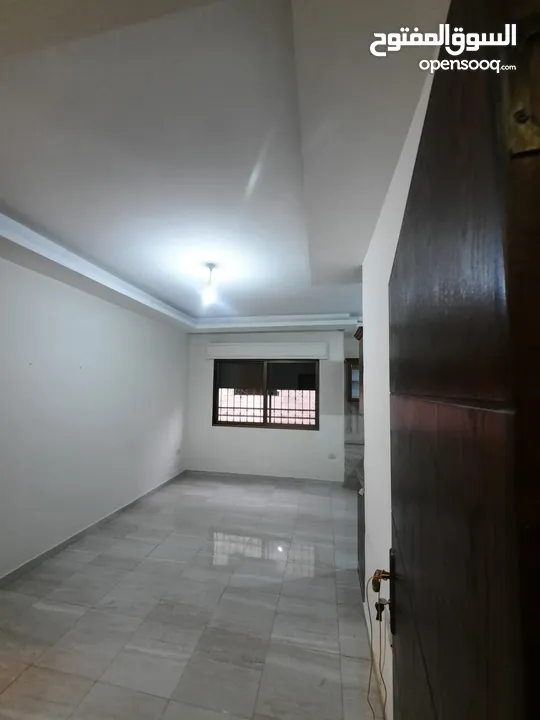 شقة مميزة جداً للبيع مساحة 110م طابق الاول /  مقابل عميش - خلف مسجد السلوادي