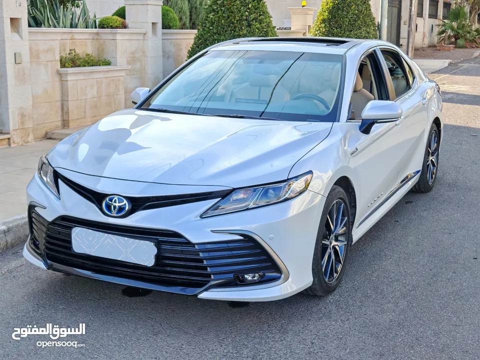 Toyota camry GLE 2023   تويوتا كامري بحالة الوكالة