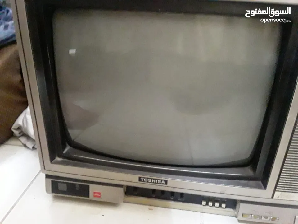 تلفزيون توشيبا ياباني قديم