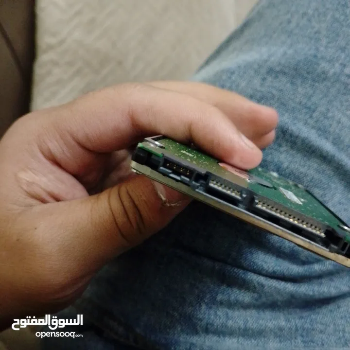 هاردس لابتوب 2جيجه بصلاه على النبي ما في اشي للبيع بسعر7دنانير