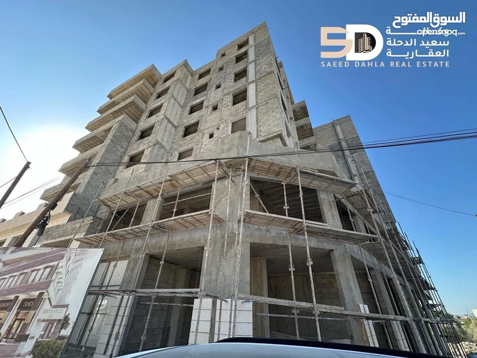 شقة سكنية عظم بمساحة واسعة طابق اول مع ترس بالقرب من وسط البلد مقابل مدرس بنات جنين الثانوية