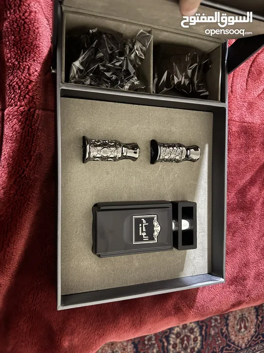 عطر شنطة الوسام من العربية للعود رجالي ونسائي بسعر حرق شبه جديد 65دينار