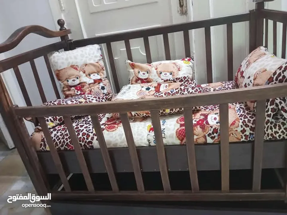 سرير اطفال خشب  كرسي طعام خشب