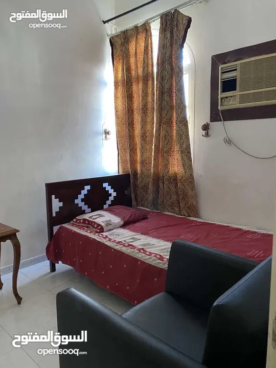 غرفه للايجار قرب الكلية التقنية 120 ريال شامل  furnished room for rent alkweer 120