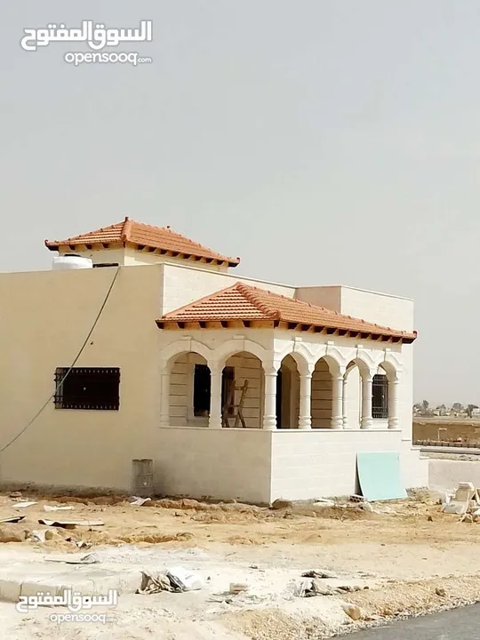 تركيب جميع انواع القرميد  تفصيل ابواب وحمايات ودربزنات  تركيب مظلات وبرقلات   صيانه عامه