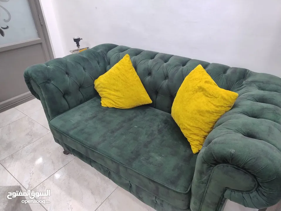 طقم كنب 7 مقاعد تفصيل ضغط 40 خشب لاتيه مستعمل استعمال بسيط وطقم كورنر للبيع