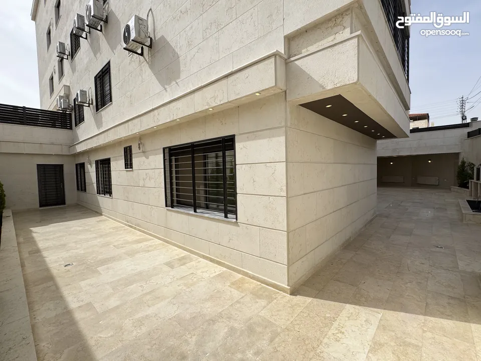 شقة طابق شبه ارضي مساحة 231م + حديقه 255م بتشطيبات مميزة - حي الصحابة - رجم عميش - رمضان للاسكان