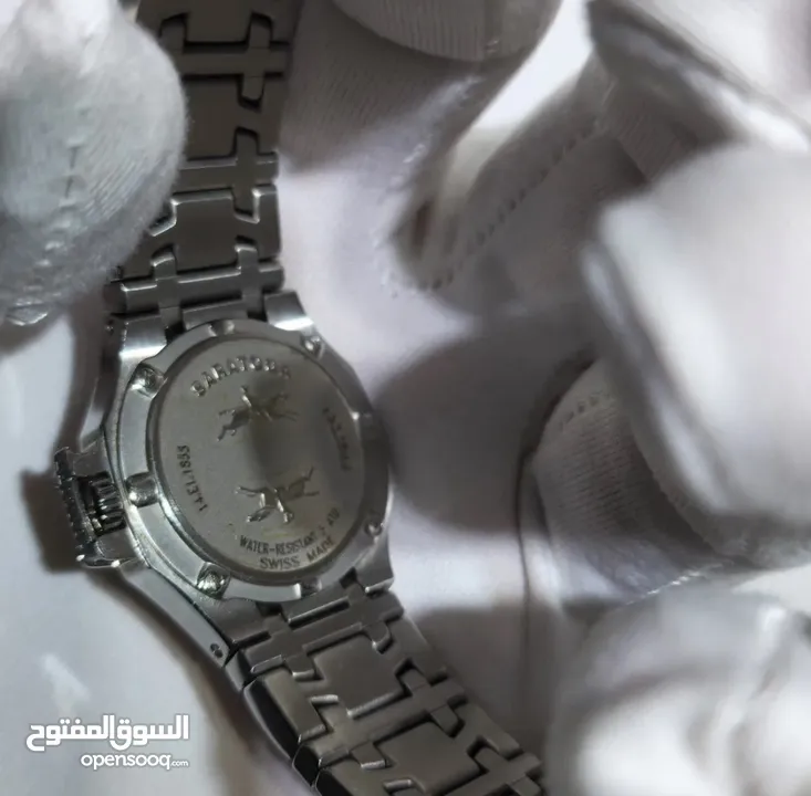ساعة سويسرية مع فصوص ألماس