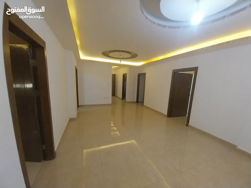 شقه ديلوكس للبيع بسعر مغري