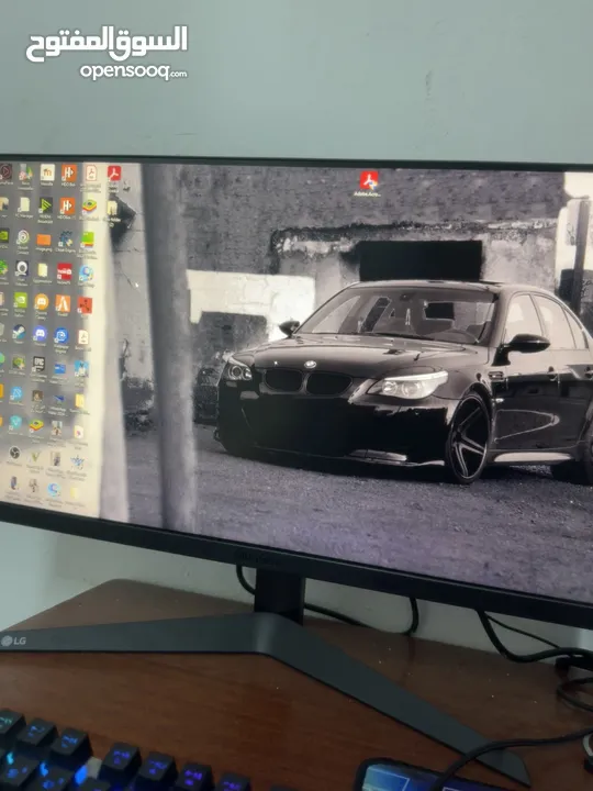 GAMING COMPUTER FOR SALE (full set up) with monitor and mic