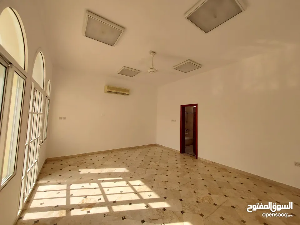 6 Bedrooms Villa for Rent in Azaiba REF:979R