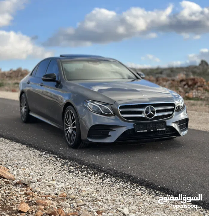 E220d ᄉ Mercedes-Benz