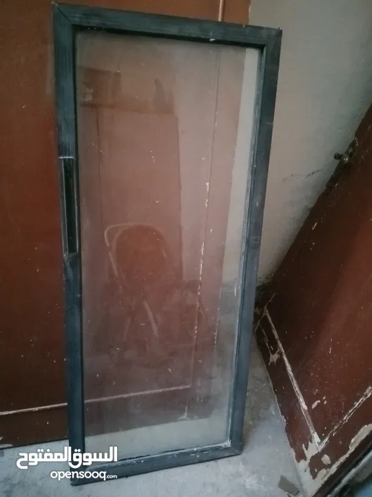 باب ثلاجة عرض للبيع
