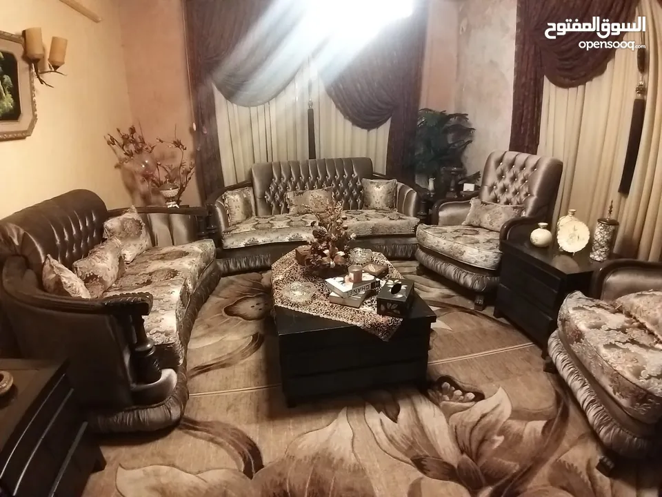 نشتري نشتري  جميع انواع الاثاث المستعمل والخرده والنحاسيات والتحف والانتيكات والكراكيب