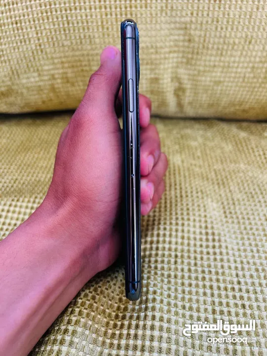 ايفون 11 pro max باحاله جيده جداا