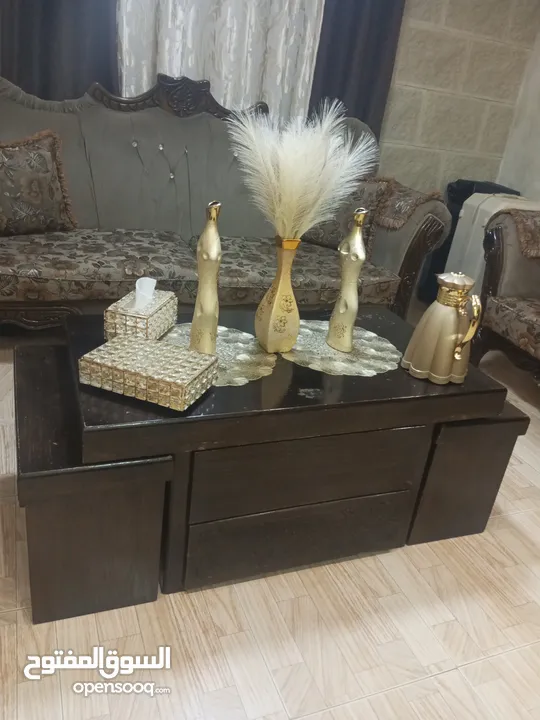 طاولات وسط 1 حجم كبير معها 4 سيرفيس 2 كبير و 2 صغير