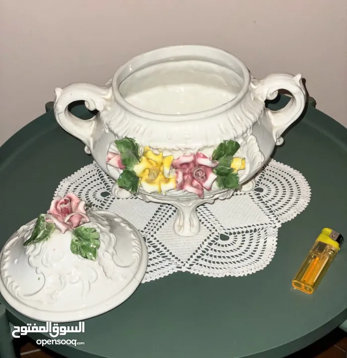 نوادر زجاجية وسيراميك قديمة من الستينات ، لطفا اقرأ الوصف.