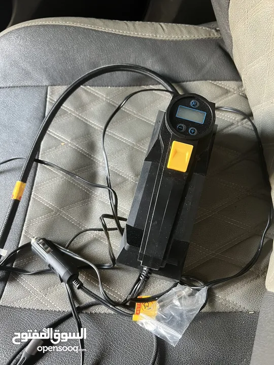 TIRE INFLATOR FOR CARS