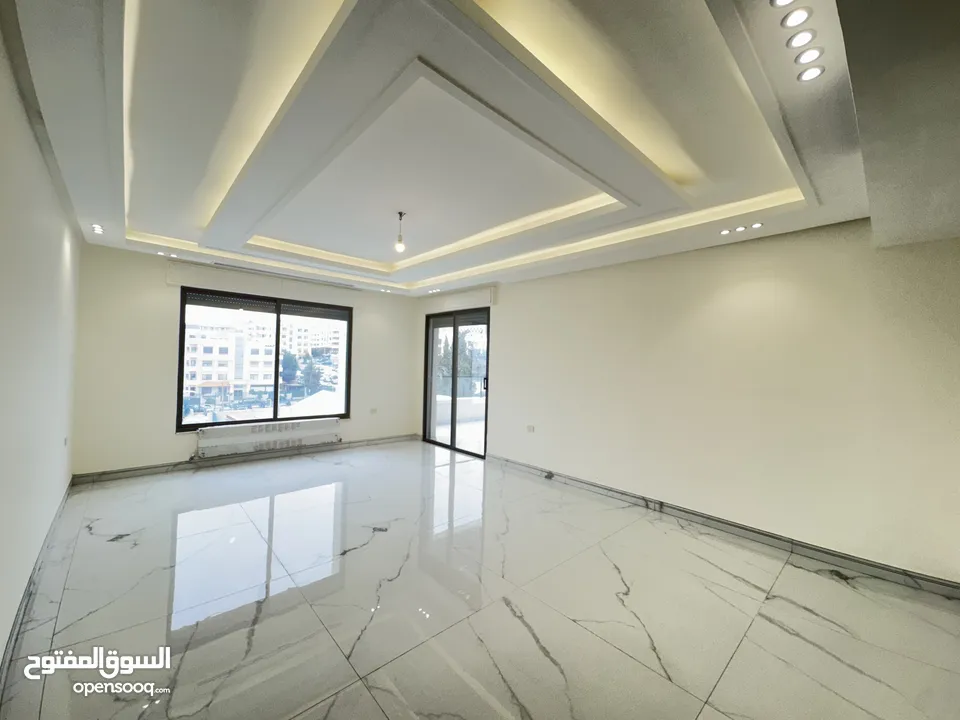 شقة مميزة طابق اول بأجمل مناطق خلدا مساحة واسعه 240م بسعر مميز
