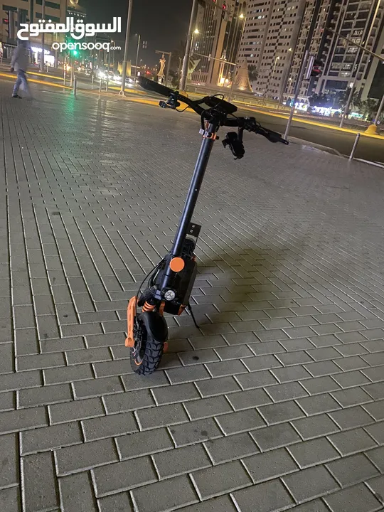 سكوتر CRONY السرعة القصوي 43 كم/ساعة و في 30 كيلومتر