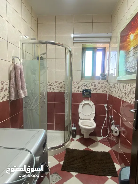 شقة مميزة بإطلالة رائعة سوبر ديلوكس على الشارع الرئيسي. منطقة خلة قيس قريبة جدا على بيت جالا ...