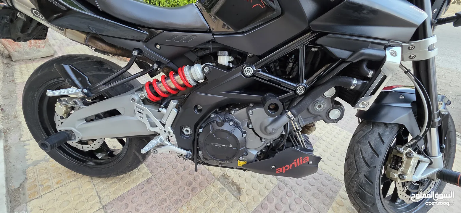 دراجة ابريليا 750 cc بحالة ممتازة 2016 ماشية 24000 فقط مالك ثاني صيانة دورية في الشركة 3200 دينار