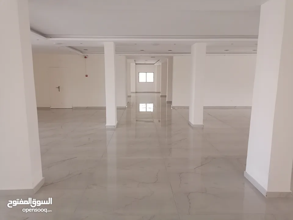 طابق كامل للأجار تجاري/ صناعات خفيفه مقابل مخابز جواد على الأتوستراد مباشره